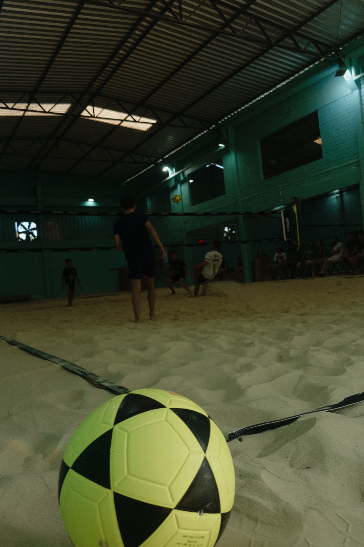 Atleta em ação na areia